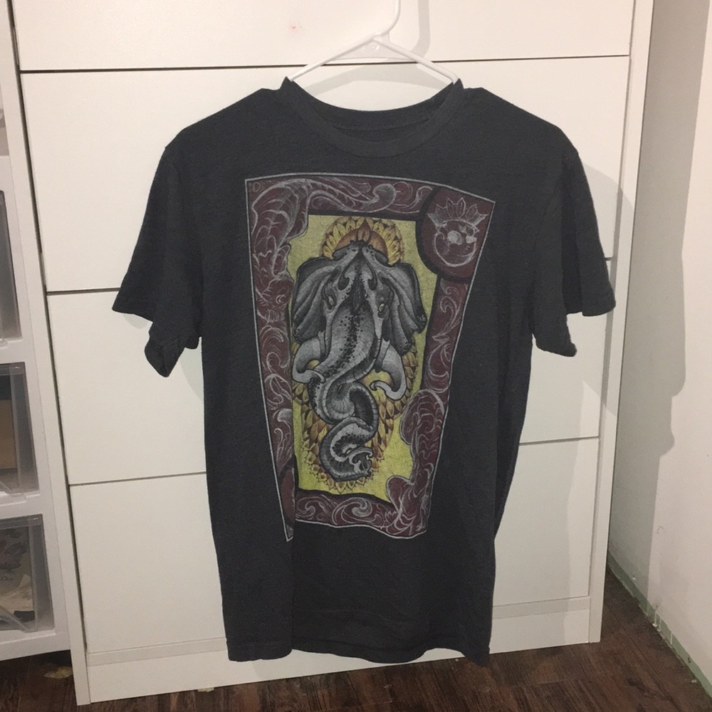 Cute Earthbound elephant tee!